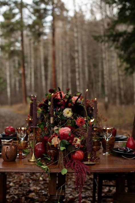 Magical Woodsy Wedding Inspiration - West Coast Weddings Blue And White Decorations, Pomegranate Wedding, Teal And Rust, Wedding Decor Trends, Fall Ceremony, Fairytale Romance, West Coast Wedding, Woodsy Wedding, Romantic Bouquet