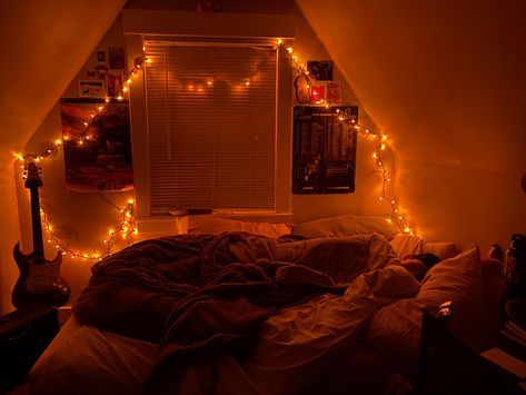 Fall vibe decor Cozy Fall Room, Candles Coffee, Fall Room, Cosy Room, Aesthetic Halloween, Redecorate Bedroom, Aesthetic Rooms, Dreamy Room, Dream Room Inspiration