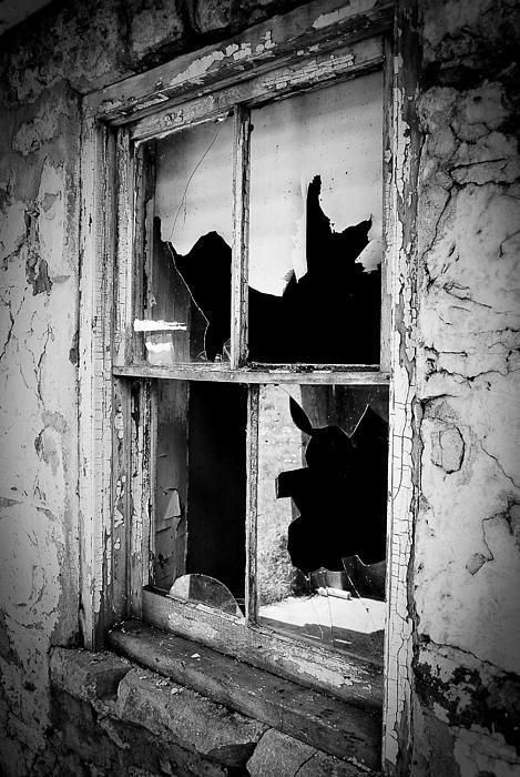 Shattered Window, Window Photography, Window Designs, Window Drawing, Twilight New Moon, Broken Window, Old Windows, Window View, Old Doors