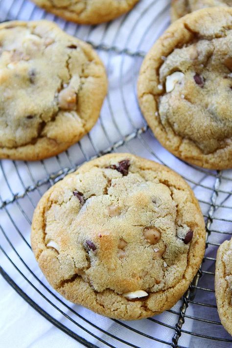 Hazelnut Toffee, Husband Food, Toffee Chocolate Chip Cookies, Mmm Cookies, Sunday Baking, Toffee Chocolate, Hazelnut Cookies, Hazelnut Chocolate, Homemade Chocolate Chip Cookies