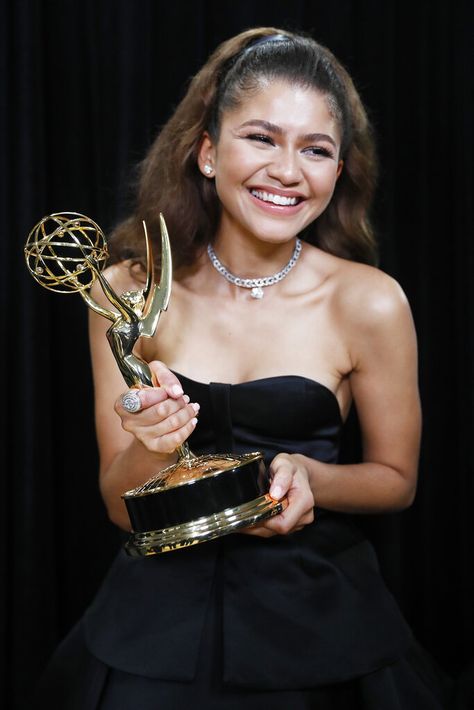 Tom Zendaya, Zendaya Maree Stoermer Coleman, Zendaya Style, Marvel Photo, Women Writing, Zendaya Coleman, Emmy Award, Emmy Awards, I Love Girls