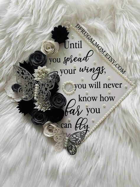 White Grad Cap Decoration, Lash Tech Graduation Cap, Cap And Grown Decorations, Daisy Graduation Cap, Graduation Cap Designs Silver, Elegant Grad Cap Ideas, Associates Graduation Cap, College Graduation Quotes Inspirational Grad Cap, Graduation Cap Designs Public Health