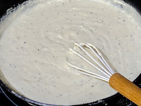 Milk Gravy Recipe, Dolly Parton Recipes, White Gravy Recipe, Budget Dinners, Creamy White Sauce, Milk Gravy, Sausage Gravy Recipe, White Gravy, Celebrity Recipes