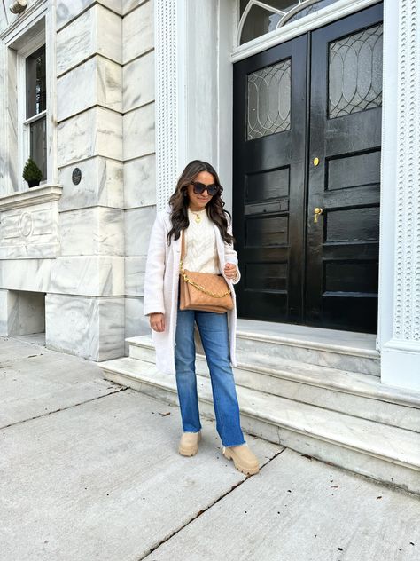 Charleston, SC | OOTD | weekend outfit | trench coat | cable knit sweater | style tip Savannah Outfits Winter, Charleston Fall Outfits, Outfit Trench, Sweater Style, Weekend Wardrobe, Girls Weekend, Weekend Outfit, Cable Knit Sweater, Charleston Sc