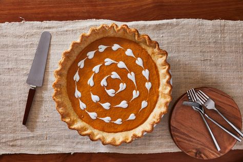 Pumpkin Pie with Marshmallow Fluff | Yankee Magazine Pumpkin Fluff Pie, Pumpkin Fluff, Sweet Potato Side Dish, Sweet Potato Sides, No Bake Pumpkin Pie, Fluff Recipe, Ice Cream Pies, Potato Sides, Marshmallow Fluff