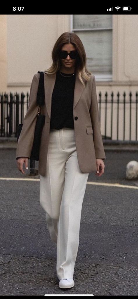 Cream Blazer Outfits For Women, Oversized Blazer Outfits, Cream Trousers Outfit, Cream Blazer Outfit, Chic Blazer Outfit, Oversized Blazer Outfit, Women Office Outfits, Emma Hill, Blazer Outfits For Women