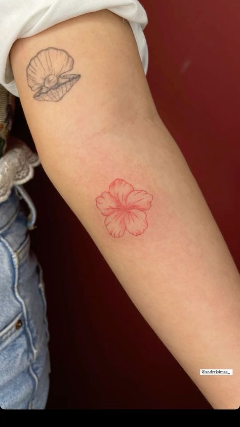 Hibiscus Tattoo On Ankle, Red Flower Outline Tattoo, Pink Hibiscus Flower Tattoo, Orange Hibiscus Tattoo, Hibiscus Tattoo Red, White Hibiscus Tattoo, Amapola Tattoo Puerto Rico, Hawaiian Tattoos For Women Meaning, Hibiscus Flowers Tattoo