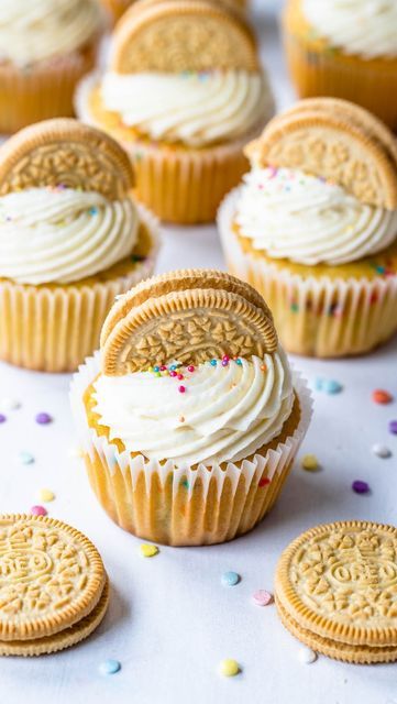 Camila Hurst on Instagram: "Golden Oreo Cupcakes 🧁 I used my regular Oreo cupcake recipe method of putting the Oreo on the bottom of the cupcake tin, then I put the batter on top and did vanilla instead of chocolate. For the frosting I made the exact same frosting recipe for the Oreo cupcakes that are on my blog but used golden Oreos instead of regular. Oh and also added sprinkles to the cupcake batter and swirled with a toothpick before baking them!! 🧁 #goldenoreo #oreo #goldenoreos #cupcake Golden Oreo Cupcakes, Golden Oreo Birthday Cake, Golden Birthday Cupcakes, Golden Oreo Cake, Oreo Cupcake Recipe, Oreo Cupcake, Oreo Cookie Cake, Oreo Birthday Cake, Cookie And Cream Cupcakes