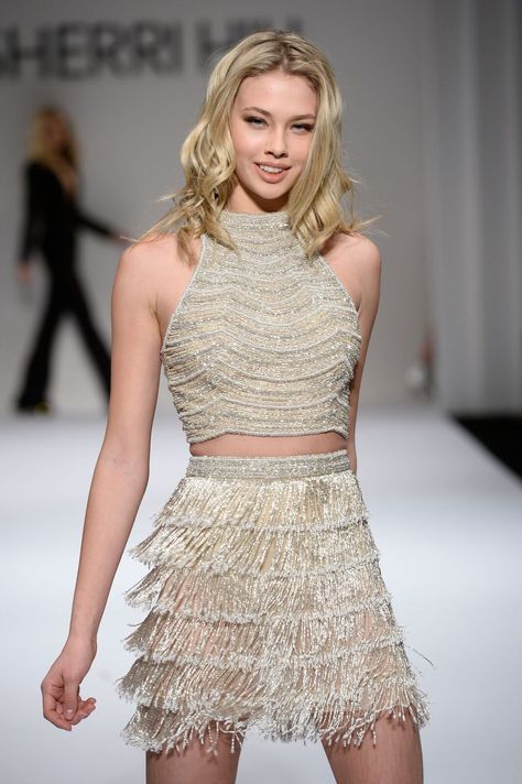 52096 - Sherri Hill - NYFW Fall 2018 | Two piece with beaded high neck bodice and beaded fringe cocktail skirt. | Video at: www.sherrihill.com/gallery/?pid=52096&fdid=nyfw-fall-2018 | Some images at: ios.sherrihill.com/fashion-week/new-york-fashion-week-february-2018#tab-0 Sheri Hill, Sherry Hill, Cocktail Skirt, Preformance Outfits, Concert Outfits, Glamour Dress, Sherri Hill Dresses, Pretty Prom Dresses, Ballroom Dress