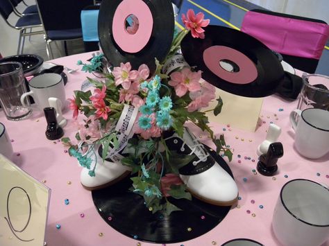 Grease Wedding, 1950s Party Ideas, 50s Party Decorations, Grease Themed Parties, Grease Theme, Fifties Party, Grease Party, 50s Theme, 50s Theme Parties