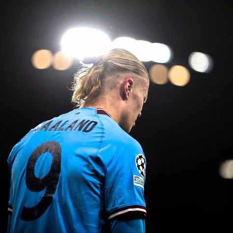 Man City Pfp, Haaland Pfp, Cold Pfp, John Wick Hd, Manchester City Wallpaper, 9 Number, Ronaldo Football, Soccer Pictures, Man City