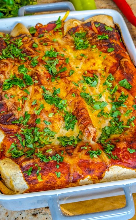 Green Chili Cheese Enchiladas, Chili Cheese Enchiladas, Chili Enchiladas, Soft Tortillas, Leftover Chili, Healthy Chili, Chicken Breast Recipes Baked, Chili Ingredients, Cheese Enchiladas