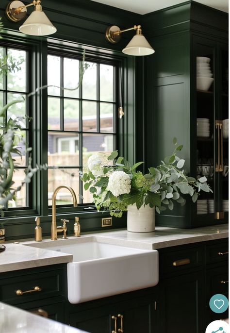 Kitchens With Green Cabinets, Emerald Green Kitchen, Green Kitchen Designs, Dark Green Kitchen, Kitchen 2023, Green Interior Design, Victorian Kitchen, Green Kitchen Cabinets, Future Kitchen