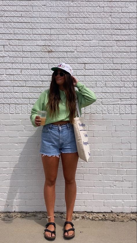 Boho Jean Shorts Outfit, Modest Boho Summer Outfits, Outfit Inspo Summer Casual, Outfits Alt, Alt Summer, Wardrobe Necessities, Trucker Hat Outfit, Outfits Asian, Mom Fits