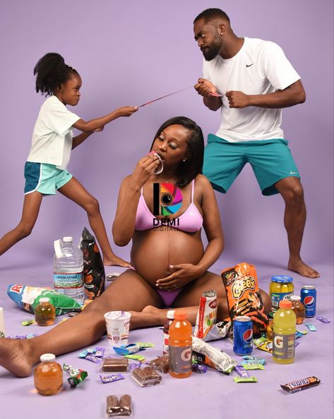 Sports Maternity Pictures, 90s Theme Maternity Shoot, Family Maternity Shoot, Maternity Photography Poses Pregnancy Pics, Pregnancy Pics, Maternity Photography Poses, Black Family, Black Families, Family Maternity