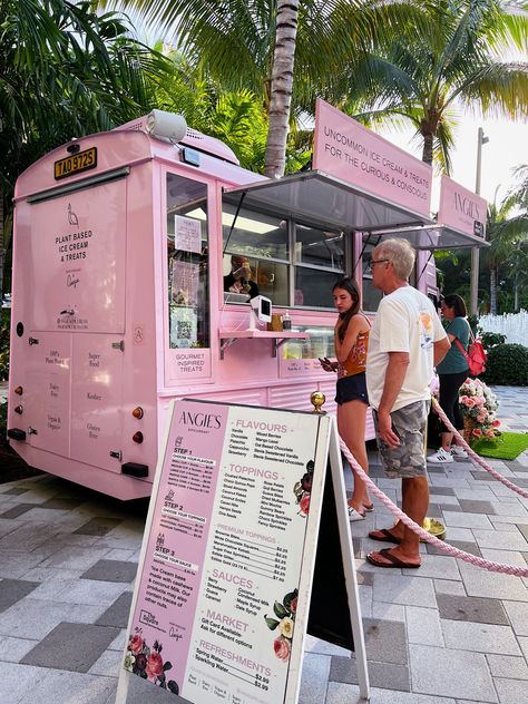 Ice Cream Truck Interior Layout, Sweet Food Truck Ideas, Ice Cream Trailer Design, Cute Food Truck Design, Girly Food Truck, Desert Food Truck, Food Trucks Aesthetic, Ice Cream Truck Ideas Design, Cute Food Truck Ideas