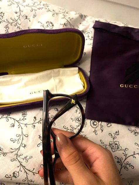 #gucci #glasses #aesthetic #designer Gucci Glasses Aesthetic, Gucci Glasses, Sunglasses Case, Gucci, Sunglasses