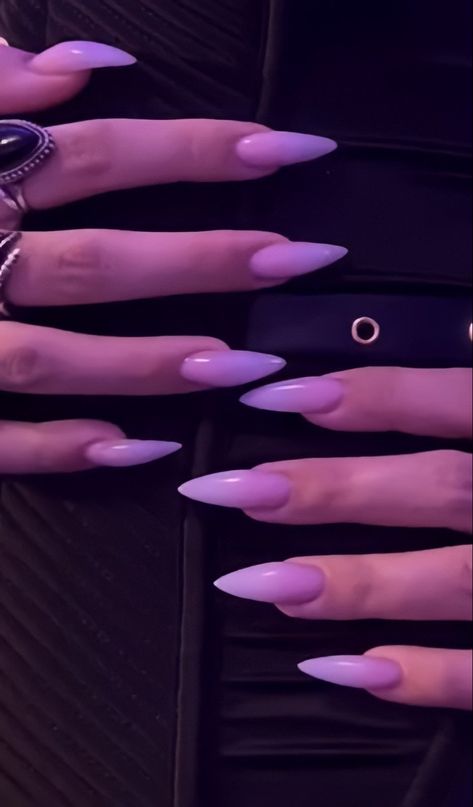 batman • zoe kravitz • batman movie • catwoman • nails inspo • nail art • •nails • cute • cat • aesthetic • minimal nails • Batman Zoe Kravitz, Zoe Kravitz Batman, Catwoman Nails, Cat Claw Nails, Cute Cat Aesthetic, Elegant Almond Nails, Trendy Almond Nails, Acrylic Nails Stiletto, Kutek Disney