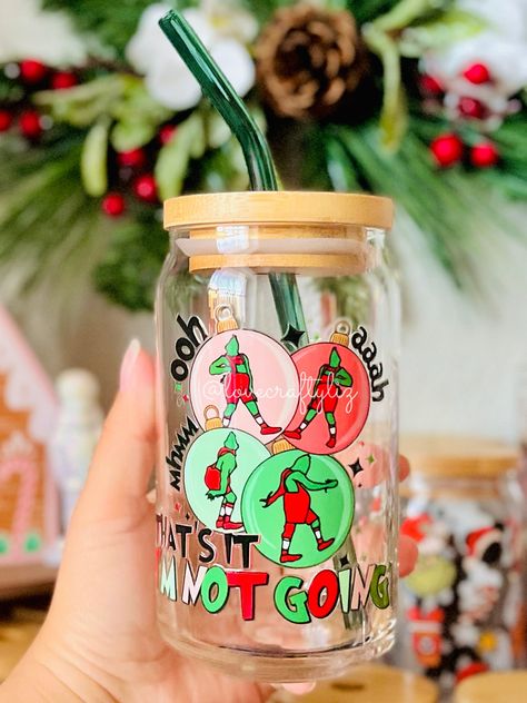 Grinch Thats It Im Not Going 16oz Beer Can Glass Holiday - Etsy Grinch Beer Can Cup, Beer Glass Cups Christmas, Beer Can Glass Design Christmas, Grinch Snowglobe Tumbler, Christmas Libbey Glass Cup, Iced Coffee Gifts, Spring Cups, Holiday Cups, Charlie Brown And Snoopy