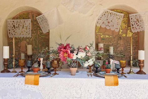 Mexican Rustic Wedding, Rustic Mexican Wedding, Mexican Wedding Ideas, Mexican Table Setting, Elegant Mexican Wedding, Mexican Wedding Traditions, Wedding Dinner Table Setting, Spanish Themed Weddings, Mexican Wedding Decorations