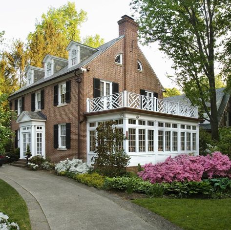 9 Landscaping Ideas That Can Make Your House Look Expensive Colonial Home Curb Appeal, Landscaping Ideas For Colonial Homes, Colonial House Landscape, Brick Colonial House Exterior Landscaping, Colonial House Landscaping, Colonial Home Landscaping, Boost Curb Appeal, Landscape Features, House Landscape