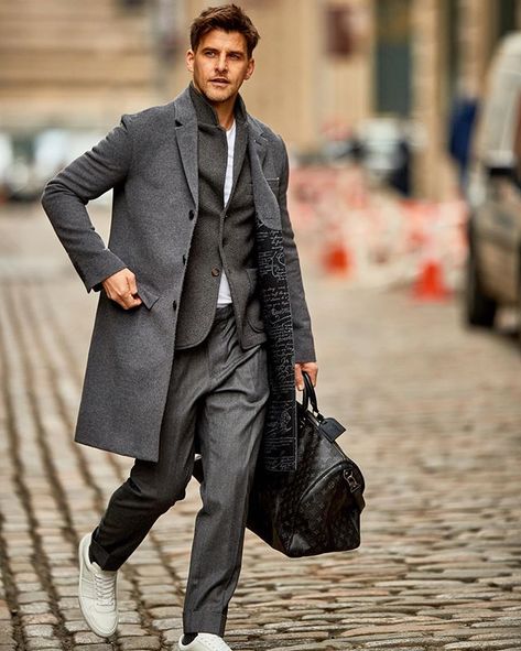 Johannes Huebl (@johanneshuebl) • Instagram photos and videos Men Fashion 2020, Johannes Huebl, Mens Fasion, Best Dressed Man, Elegant Coats, Best Mens Fashion, Coat Outfits, Gentleman Style, Fashion 2020