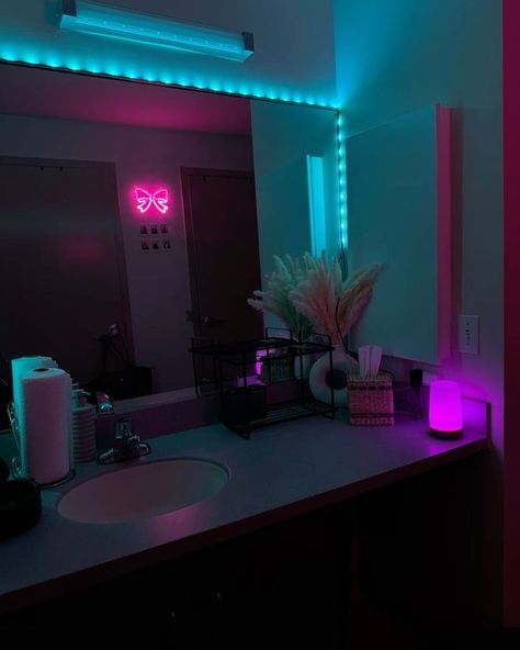 Umiami Dorm, Hbcu Dorm Room Ideas, Spellman College, Hbcu Dorm, Frat Basement, Frat Room, Hbcu Colleges, College Dorm Room Inspiration, Room Organization Bedroom