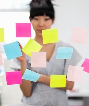 Woman standing in front of Post-It notes Ocd Organization, Organizing Time Management, The Home Edit, Organized Chaos, Time Life, Cleaning Schedule, Real Simple, Day Planners, Life Organization