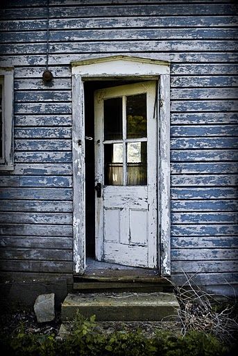 blue door Come in... When One Door Closes, Farmhouse Doors, Cool Doors, Entry Ways, Old Windows, Open Door, Old Door, Open The Door, At The Door