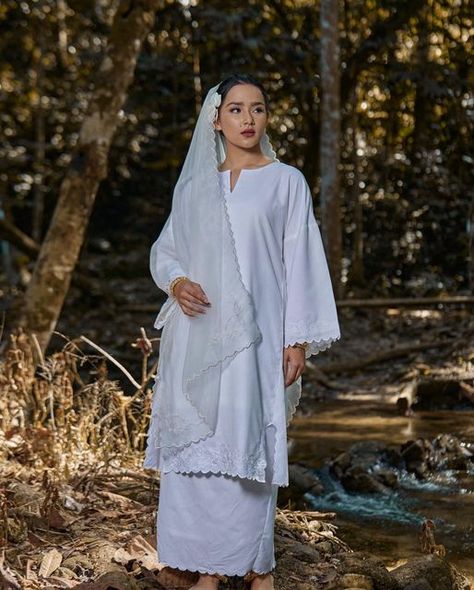 Baju Kahwin Klasik, Classic Baju Kurung, Classic Malay Outfit, Melayu Klasik Outfit, Traditional Outfits Malaysia, Tunang Ideas, Klasik Melayu, Kurung Nikah, Baju Wedding