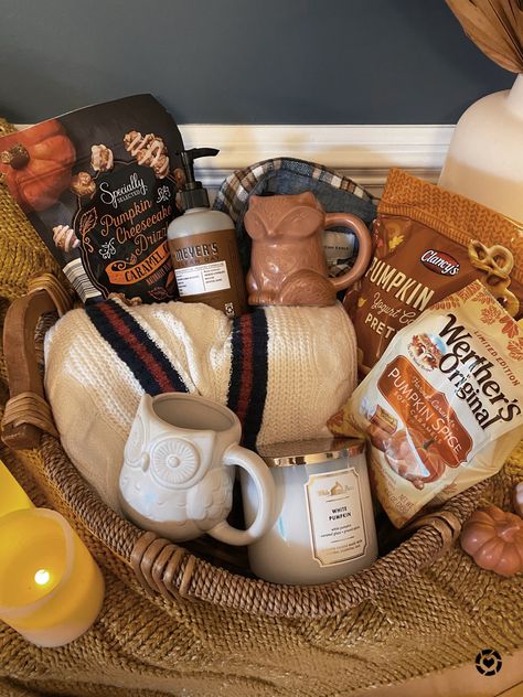 Small Themed Gift Baskets, Practical Gift Baskets, Coffee Prize Basket, Stuff To Put In A Gift Basket, Cuddle Basket Gift, Cute Fall Gift Baskets, Color Themed Gift Baskets Brown, Halloween Auction Basket Ideas, Cozy Birthday Gift Basket