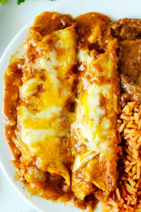 An overhead shot of two cheese enchiladas with enchilada gravy. Soft Cheese Tacos, Enchiladas Authentic, Enchilada Gravy, Enchiladas Cheese, Southwestern Dishes, Easy Cheese Enchiladas, Enchiladas Sauce, Stacked Enchiladas, Mexican Enchiladas