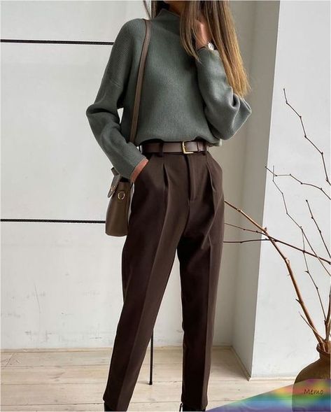 46771d1f432b42343f56f791422a4991desc53545446ri Classy Heels, Scarf Outfit, Winter Fashion Outfits Casual, Work Fits, Mode Casual, Outfits Classy, Mode Inspo, Work Outfits Women