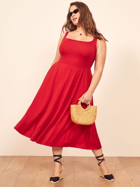 Mary Dress, Curvy Body Types, Sustainable Clothing Brands, Reformation Dress, Flattering Dresses, Red Midi Dress, Curvy Outfits, Lace White Dress, Favorite Dress