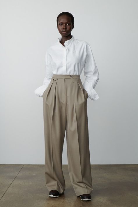 Wide Leg Slacks, Female Office, Suit Trousers, Style Crush, Office Lady, Office Ladies, Luxury Outfits, Manolo Blahnik, High Waisted Pants