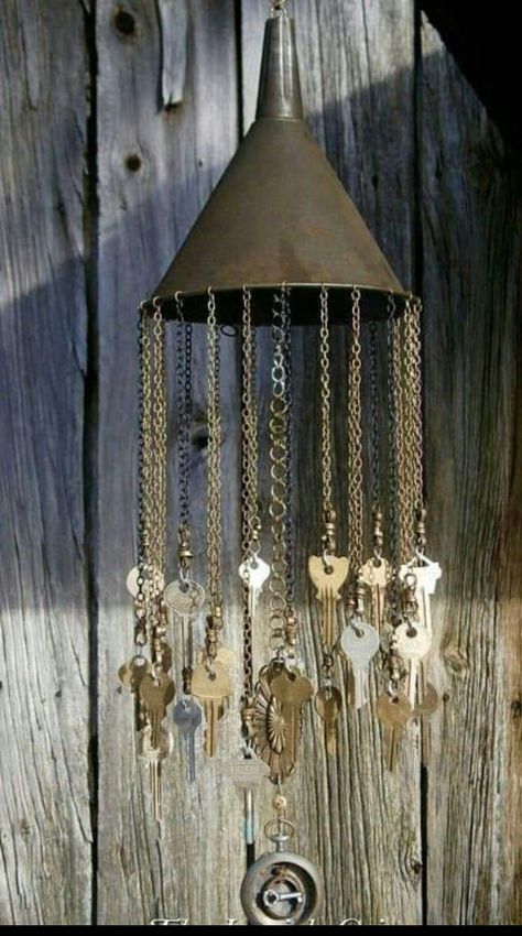 Old Key Crafts, Carillons Diy, Make Wind Chimes, Key Crafts, Wind Chimes Homemade, Wind Chimes Craft, Old Keys, Diy Wind Chimes, Keys Art