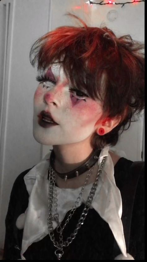 Clowncore Makeup Male, Clown Cosplay Aesthetic, Emo Clown Aesthetic, Dark Clown Aesthetic Outfit, Makeup Looks Cosplay, Clown Lips Makeup, Goth Clown Aesthetic, Dark Clowncore Makeup, Clown Make Up Aesthetic