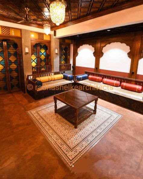 Maratha Wada Architecture Chettinad House Interiors Bedroom, Maharashtrian Interior Design, Wada Style Interior, Maharashtrian Home Decor, Old Wada Architecture, Wada Architecture Maharashtrian, Maratha Architecture, Royal Building, Indian Room Decor