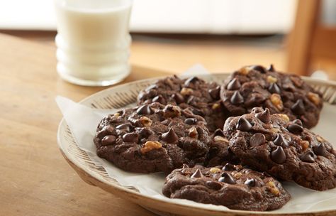 Try this HERSHEY'S Doubly Chocolate Cookies recipe, made with HERSHEY'S products. Enjoyable baking recipes from HERSHEY'S Kitchens. Bake today. Double Chocolate Chip Cookie Recipe, Double Chocolate Chip Cookies, Chocolate Cookie Recipes, Hershey Chocolate, Chip Cookie Recipe, Best Cookie Recipes, Milk Chocolate Chips, Double Chocolate, Cookies Recipes Christmas