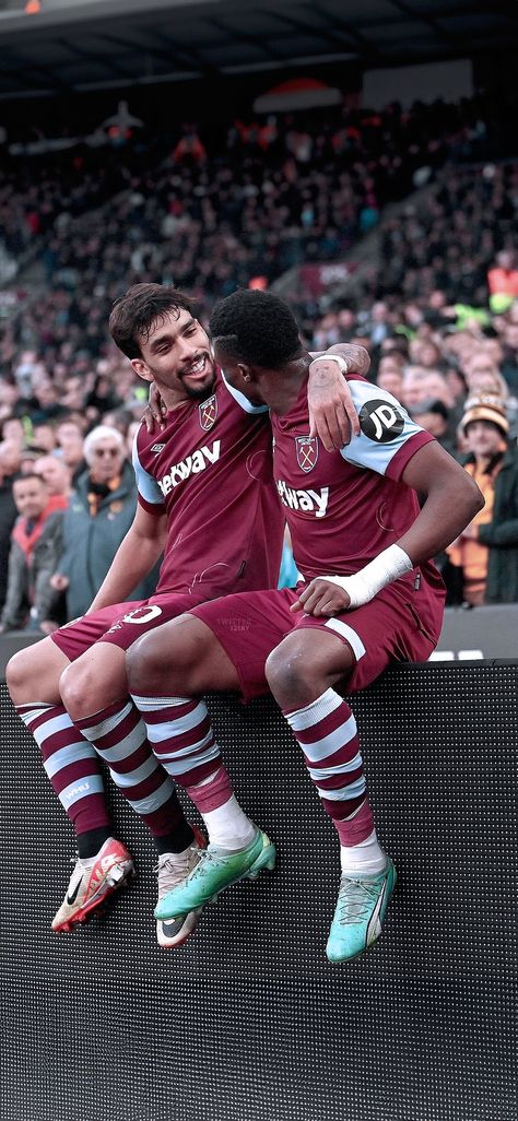 West Ham Wallpaper, West Ham Players, Football Celebrations, Wallpaper Football, Football Players Photos, West Ham United Fc, Soccer Photography, Legends Football, Football Players Images