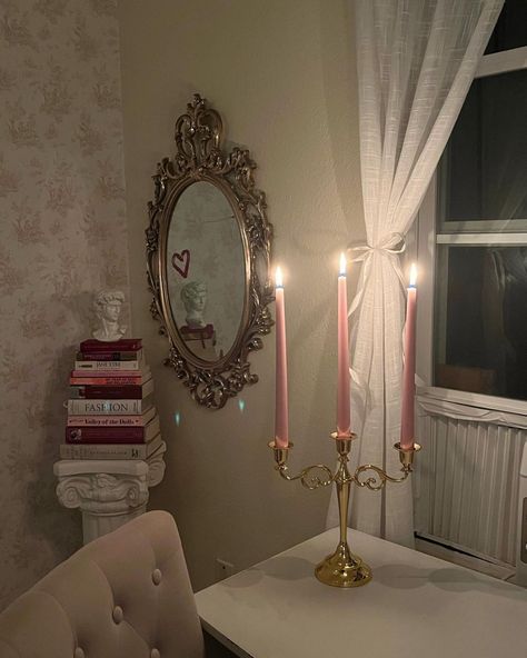 Light Feminine Room, Money Aesthetic Room, Lizzie Core, Vivian Core, Vintage Princess Aesthetic Bedroom, Lizzy Core, Vintage Old Money Aesthetic, Katherine Core, Room Coquette