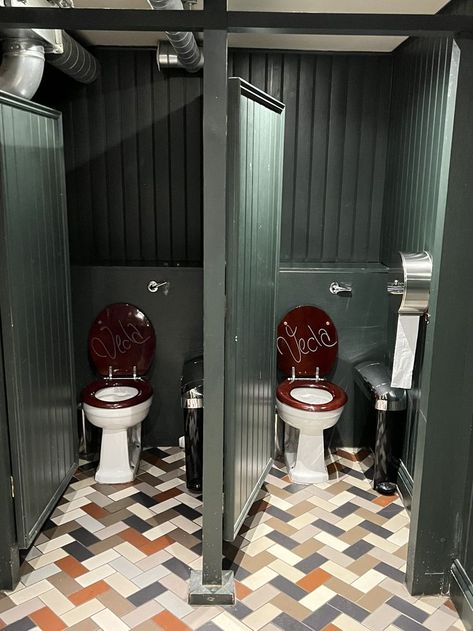 Pub Bathroom Design, Ladies Toilet Ideas, Pub Toilets Design, Pub Bathroom Ideas, Cafe Toilet Design, Pub Toilets, Pub Wallpaper, Bar Bathroom Ideas, Restaurant Toilets