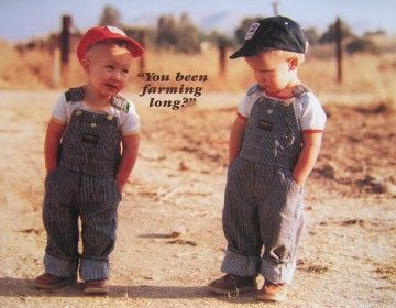 Where are the "You been farming long?" boys now? Farm Jokes, Seasons In The Sun, Long Pictures, Farmer Girl, Farm Kids, Farm Boys, Lil Boy, Country Kids, Farm Photo