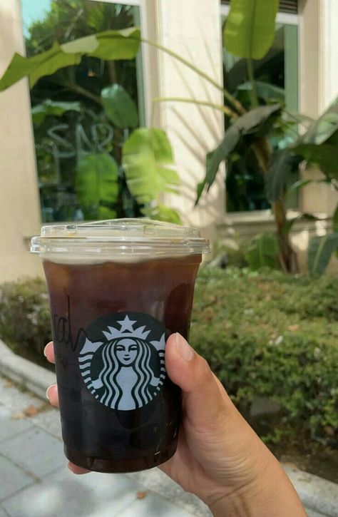 Black Americano Coffee, Americano Coffee Aesthetic, Black Coffee Starbucks, Iced Black Coffee, Potter Wallpaper, Meal Inspiration, Americano Coffee, Food Motivation, Coffee Starbucks