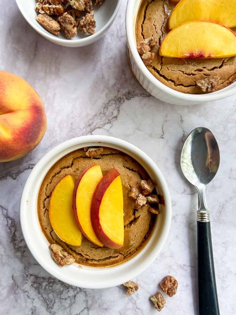 Peach Oats, Baked Oats For One, Peach Baked Oatmeal, Peach Oatmeal, Baked Peach, Porridge Recipes, Oats Breakfast, Baked Oats, Overnight Oats Recipe