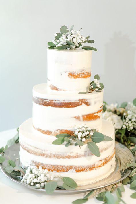 Simple Eucalyptus Wedding Cake, Wedding Cakes With Eucalyptus Leaves, White Cake With Eucalyptus Leaves, Eucalyptus And Babysbreath Bouquet, Eucalyptus And Baby Breath Wedding, Safe Green Wedding Cake, Babysbreath Eucalyptus Centerpiece, Babys Breath And Eucalyptus Wedding, Minimalist Wedding Cake Rustic