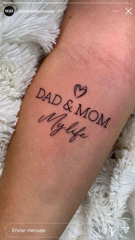 Tattoo Ideas Parents Mom And Dad, Mum Dad Tattoos, Tattoos Dedicated To Parents, Mum And Dad Tattoos, Dad Daughter Tattoo, Mom Dad Tattoo, Tattoo Mother, Family First Tattoo, Mama Tattoo