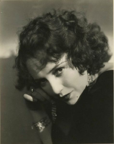 Beautiful Photos of Bebe Daniels in the 1920s and ’30s ~ vintage everyday Bebe Daniels, Stars D'hollywood, Rita Moreno, Silent Film Stars, Child Actresses, Silent Movie, Film Producer, Old Hollywood Glamour, Silent Film