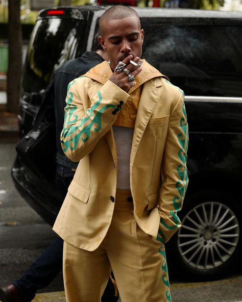 Vic Mensa, Project Photo, Streetwear Outfit, Classic Man, Paris Fashion, Paris Fashion Week, Military Jacket, Behind The Scenes, Sweat Shirt