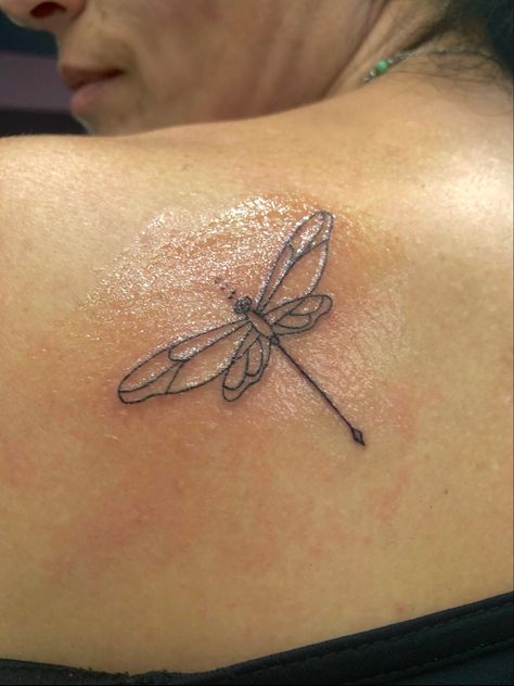 Dragon Fly Tattoo, Fly Tattoo, Small Dragonfly Tattoo, Flying Tattoo, Dragonfly Tattoo Design, Tattoo Henna, Handpoke Tattoo, Dragonfly Tattoo, Jewelry Tattoo